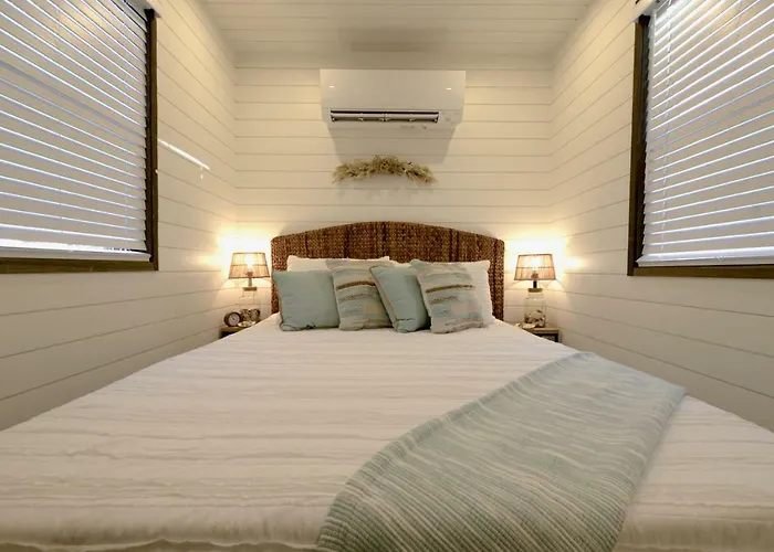The Shoreline Container Home 12 Min To Magnolia Silos And Baylor