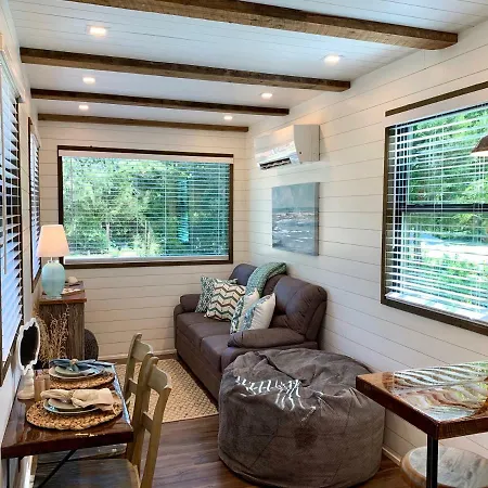The Shoreline Container Home 12 Min To Magnolia Silos And Baylor Waco Exterior photo