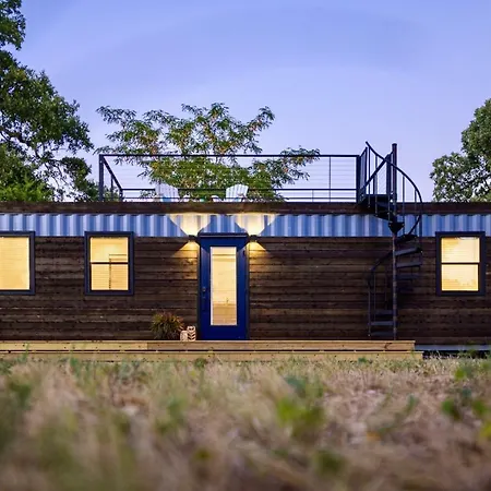 The Shoreline Container Home 12 Min To Magnolia Silos And Baylor Waco Exterior photo