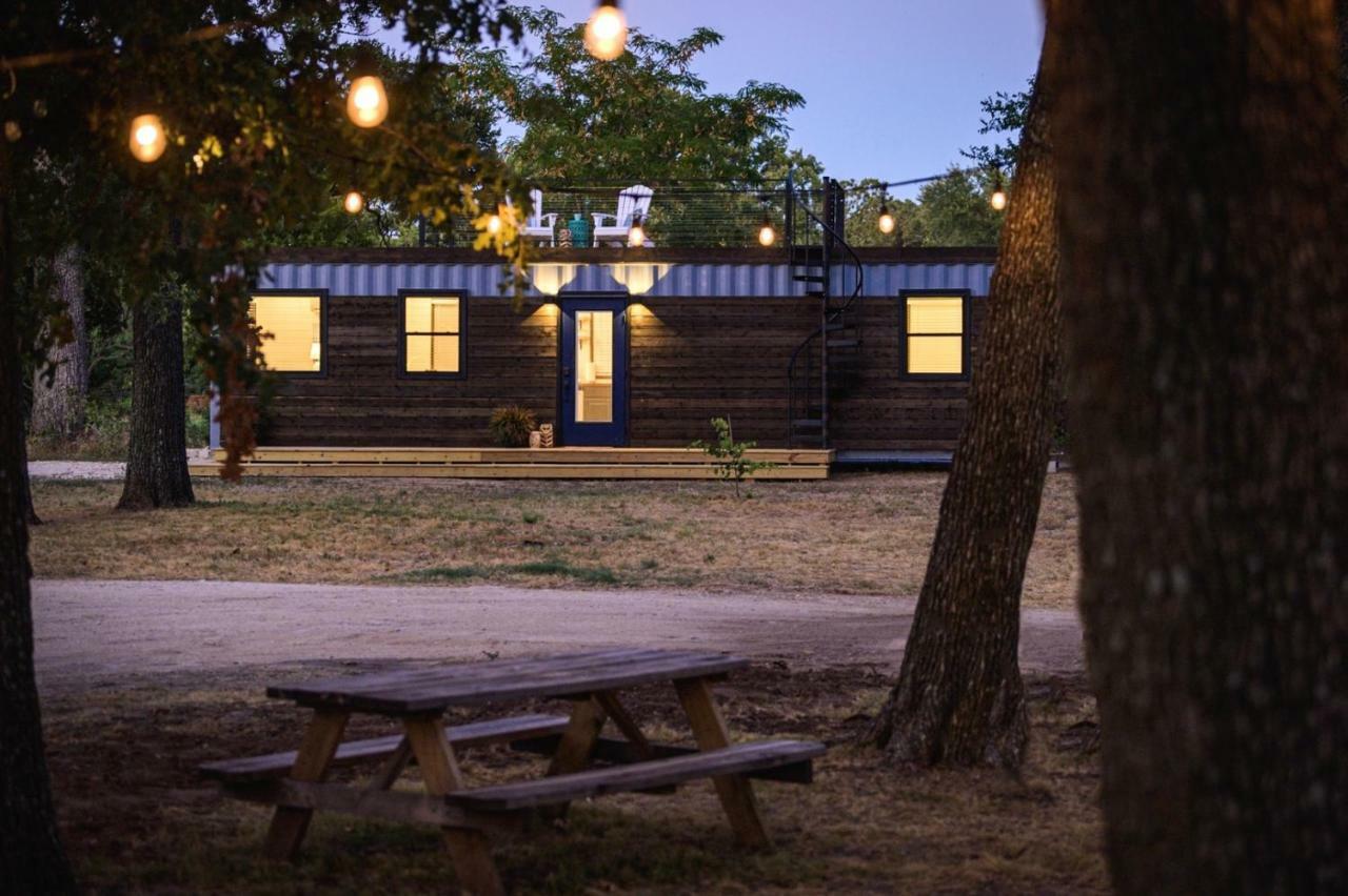 Holiday home The Shoreline Container 12 Min To Magnolia Silos And Baylor
