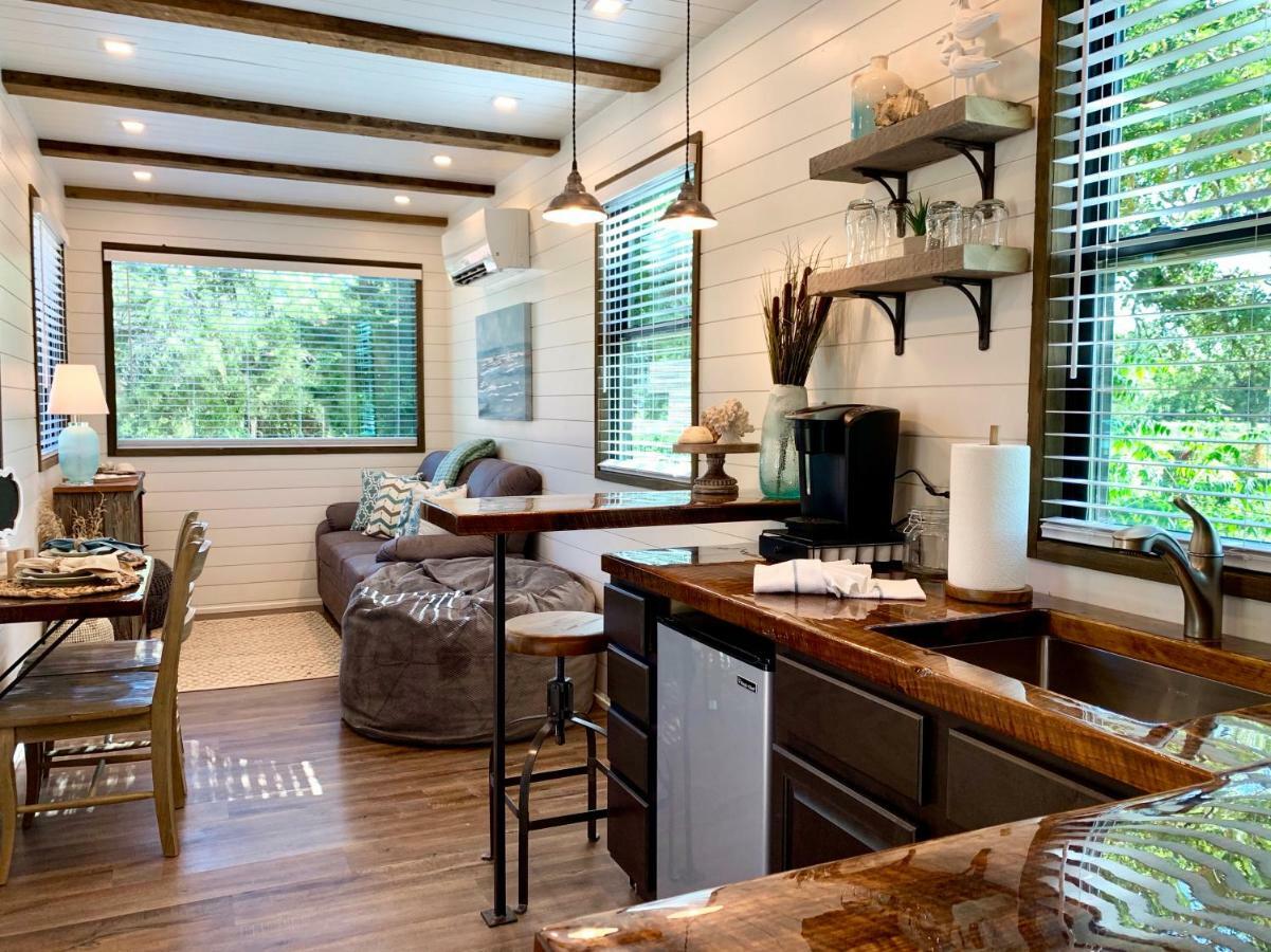 Holiday home The Shoreline Container 12 Min To Magnolia Silos And Baylor *