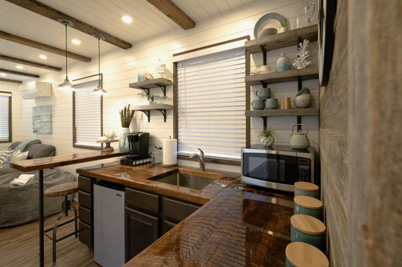 Holiday home The Shoreline Container 12 Min To Magnolia Silos And Baylor *
